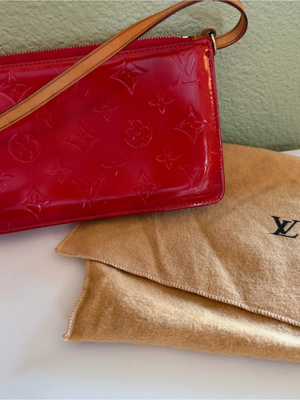 Louis Vuitton Glossy Red Vernis Wristlet Clutch with Tan Strap - Picture 2 of 4